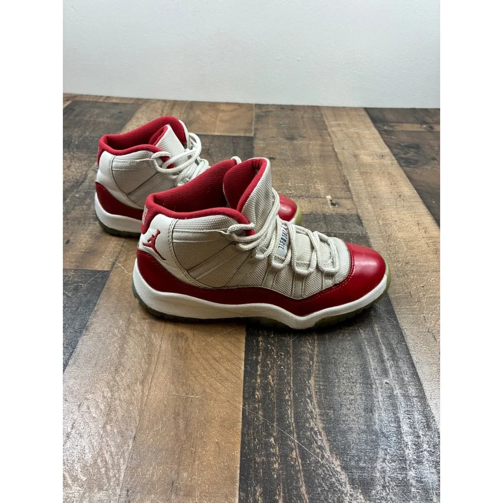 Jordan 11 Retro Cherry 2022 Kids Size 2.5Y White Red 378039-116 Good Condition